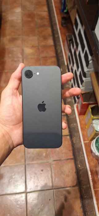 iPhone 16 e