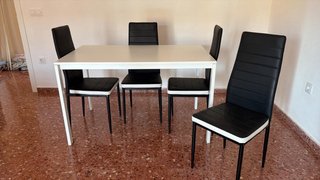 Meda de comedor + 4 sillas