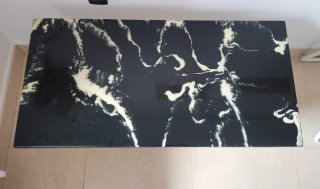 Mesa baja diseño mármol negro y blanco
