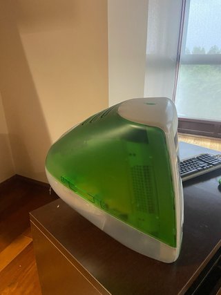 iMac G3 Huevo Verde. Pantalla, teclado y raton