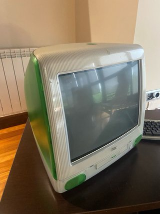 iMac G3 Huevo Verde. Pantalla, teclado y raton