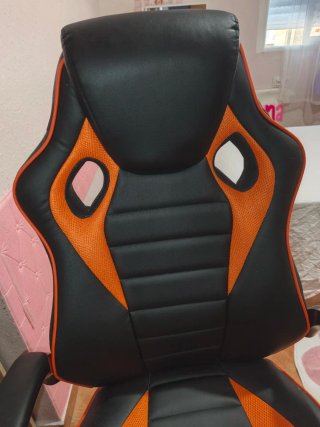 Silla de oficina negra y naranja