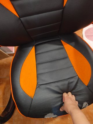 Silla de oficina negra y naranja