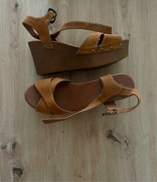 Sandalias cuña ante marrón