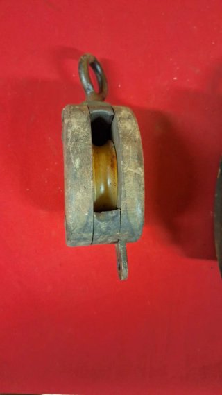2 Poleas de madera antiguas