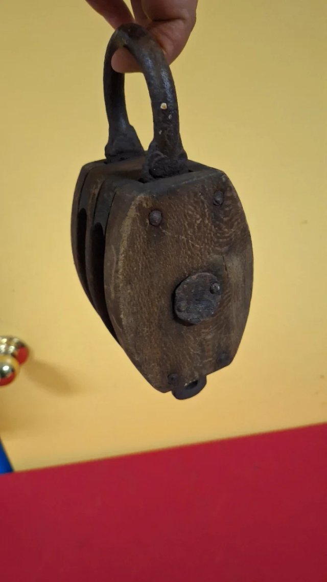 2 Poleas de madera antiguas