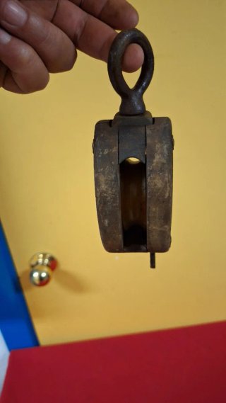 2 Poleas de madera antiguas