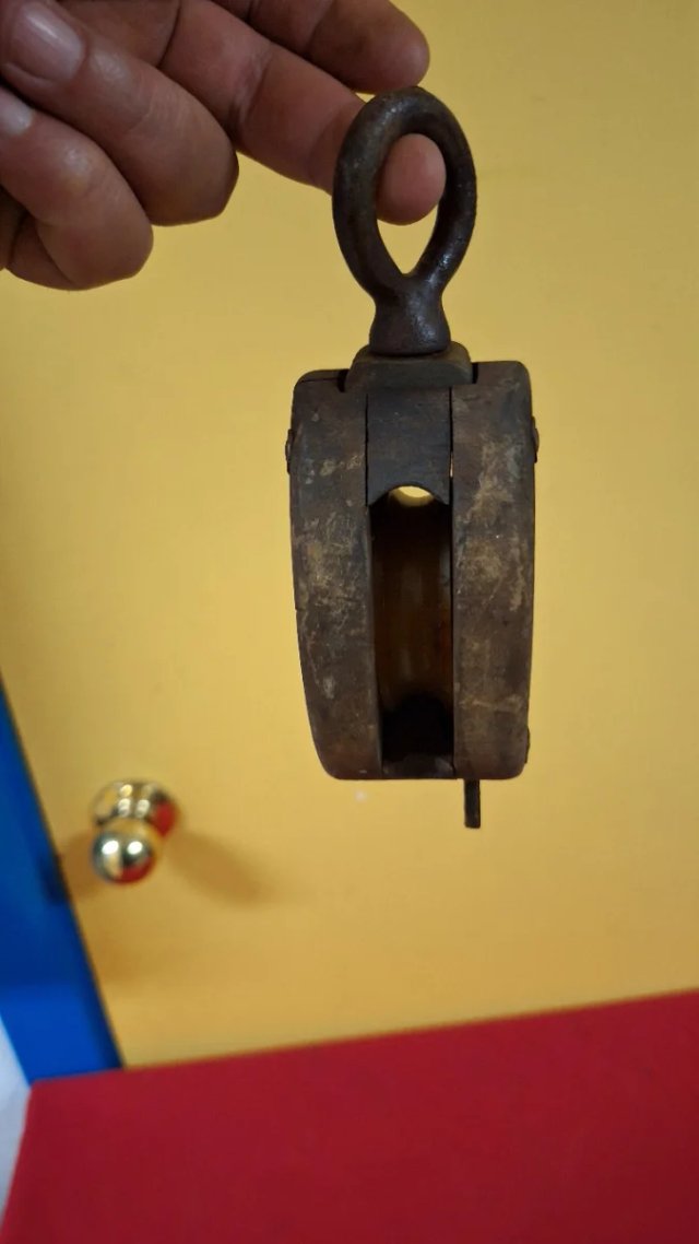 2 Poleas de madera antiguas