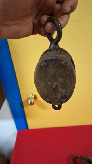 2 Poleas de madera antiguas