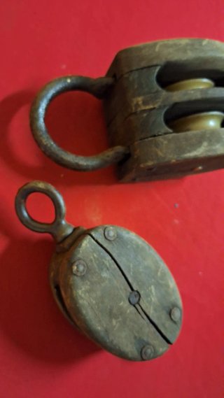 2 Poleas de madera antiguas