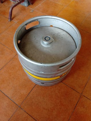 Barril de cerveza vacío