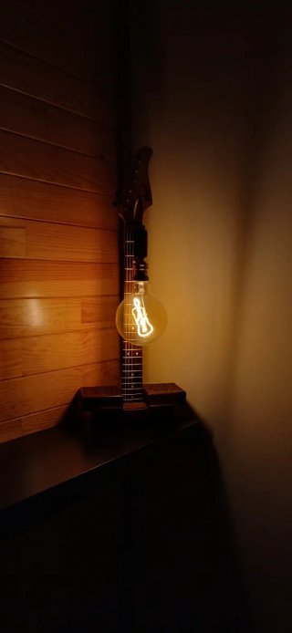 Candeeiro Braço Guitarra C/ Base Guarda-Joias