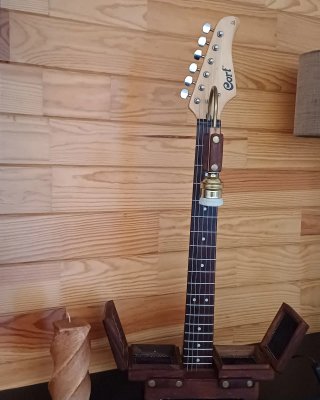 Candeeiro Braço Guitarra C/ Base Guarda-Joias