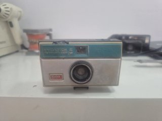 Set di tre fotocamere classiche Canon, Kodak, Minolta