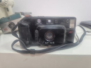 Set di tre fotocamere classiche Canon, Kodak, Minolta