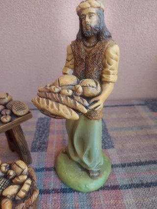 Figuras belen pesebre panadero y cestas pan