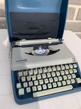 Macchina da scrivere Antares vintage con custodia