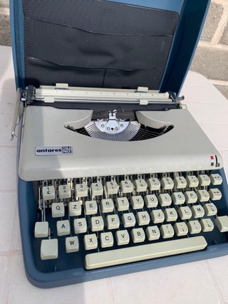 Macchina da scrivere Antares vintage con custodia