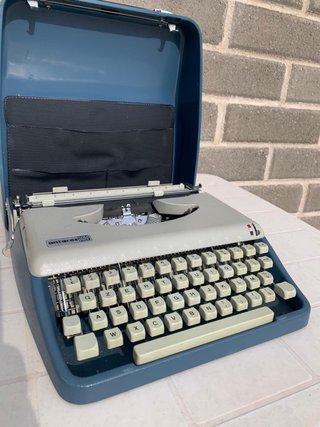 Macchina da scrivere Antares vintage con custodia