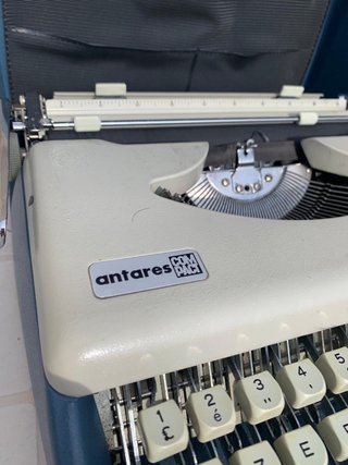 Macchina da scrivere Antares vintage con custodia
