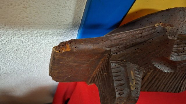 Yugo Vasco Madera Tallada
