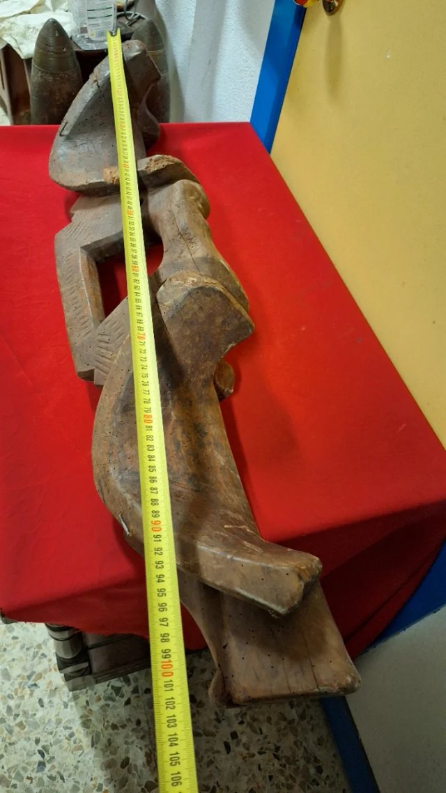 Yugo Vasco Madera Tallada