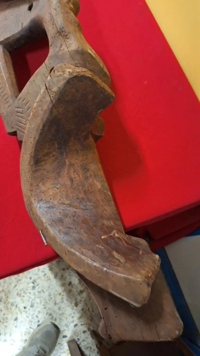 Yugo Vasco Madera Tallada