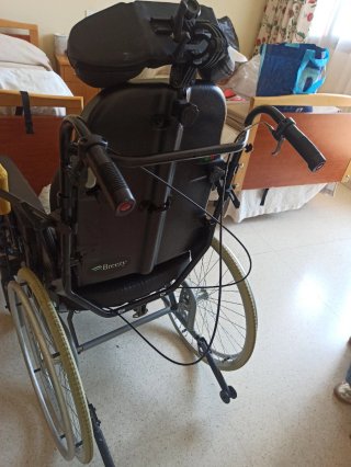 Silla ruedas ergonómica negra . Regalo cojín