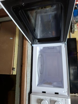 Microondas blanco con puerta de cristal