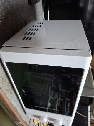 Microondas blanco con puerta de cristal