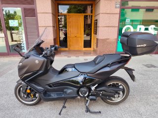 Yamaha TMAX Tech MAX Negra