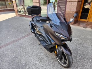 Yamaha TMAX Tech MAX Negra
