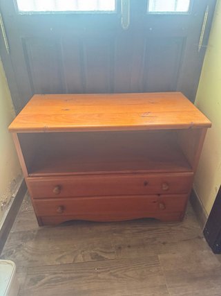 Mueble de madera con cajones