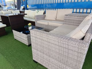 Sofá Rinconera Ratán PE + Baúl + Mesa