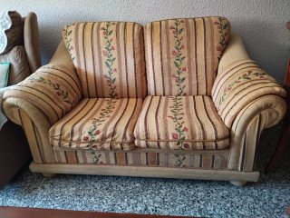 Conjunto Mesa de centro madera y cristal y sofás