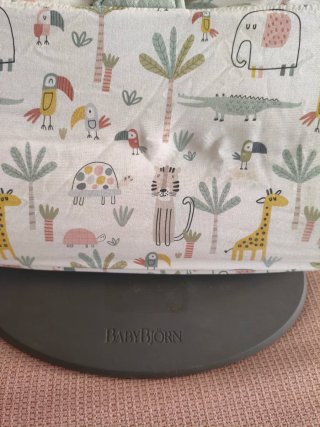Hamaca BabyBjörn con funda de señorita rocuca