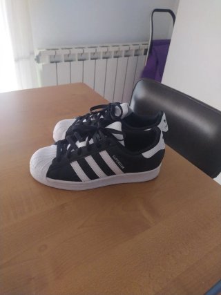 Zapatillas Adidas Superstar Negras talla 35 ½