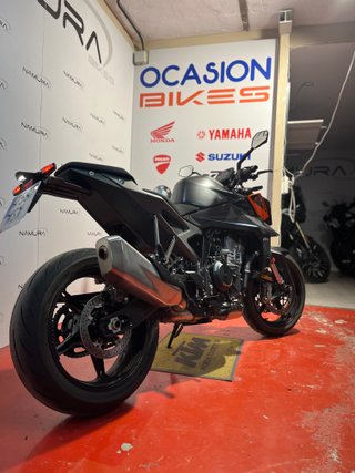 KTM Duke 990 Negro/Naranja 2026