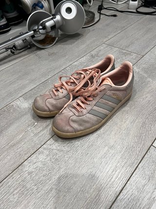 Adidas Gazelle rosas y grises
