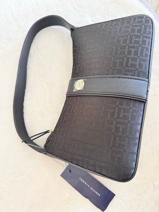 Bolso Tommy Hilfiger Negro Monograma
