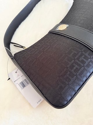 Bolso Tommy Hilfiger Negro Monograma