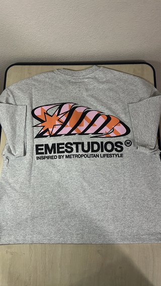 Camiseta EMESTUDIOS nueva y original