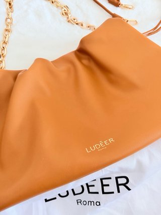 Bolso Ludeer marrón con cadena dorada
