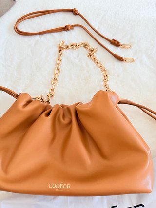 Bolso Ludeer marrón con cadena dorada