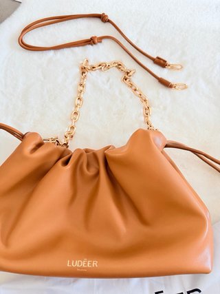 Bolso Ludeer marrón con cadena dorada