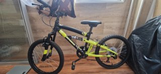 Bicicleta Montaña Negra y Verde