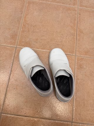 Zapatos blancos para hospital en buen estado