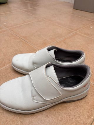 Zapatos blancos para hospital en buen estado