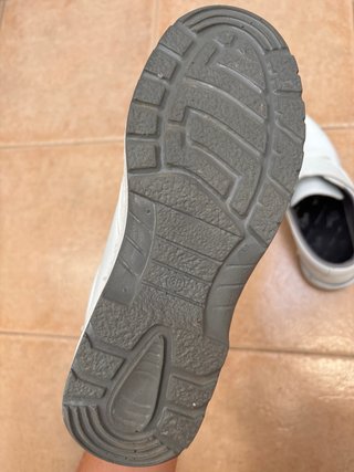 Zapatos blancos para hospital en buen estado