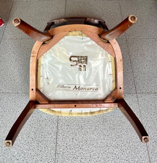 Silla de madera maciza con tapizado floral